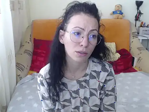 Emmatoo online show from November 21, 2025, 10:36 am