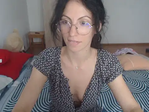 Snapshot of Emmatoo chatting on July 13, 2026, 5:29 am Emmatoo online show from July 13, 2026, 5:29 am