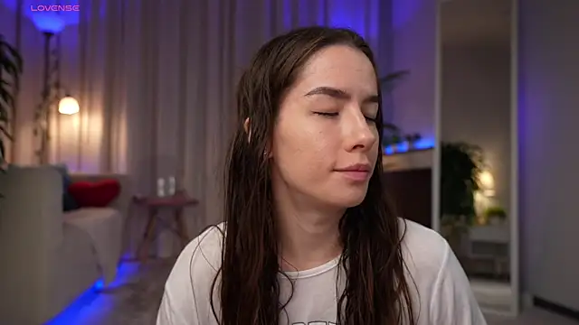 Amely Young online show from June 19, 2026, 2:06 am