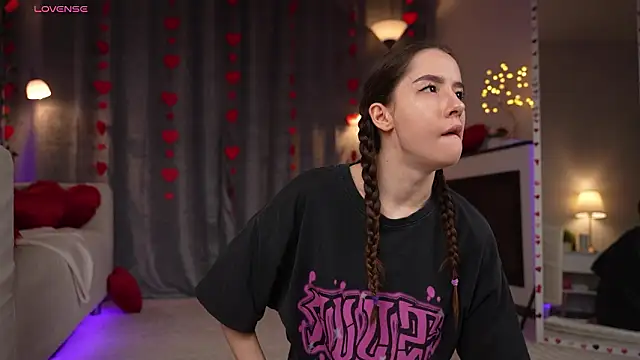 Snapshot of Amely_Young chatting on February 14, 2026, 2:01 am Amely Young online show from February 14, 2026, 2:01 am