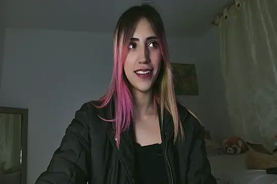 linnie  online show from March 7, 2025, 10:46 am