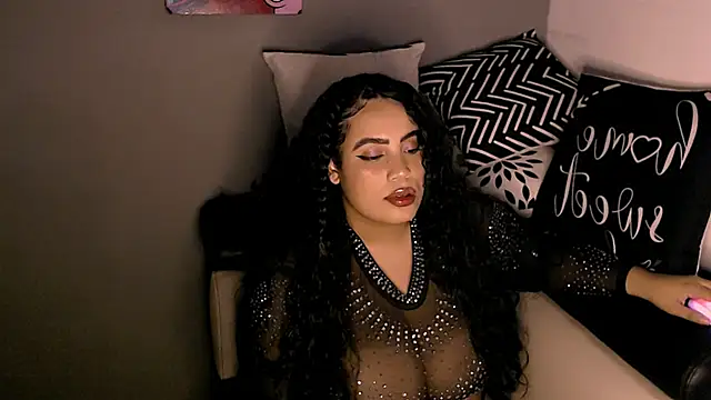 Emmacamille online show from November 26, 2025, 12:32 am