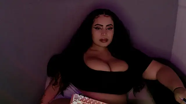 Emmacamille online show from October 22, 2025, 12:10 am