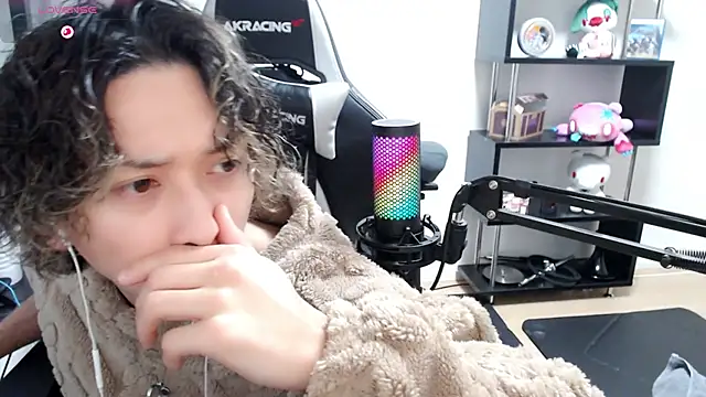 Shizukuu online show from March 15, 2025, 12:13 pm