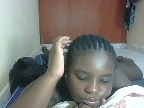 hotebbbyy online show from May 2, 2026, 3:34 am