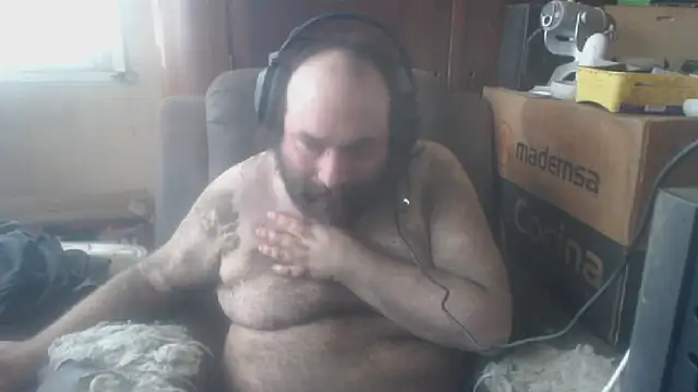 Snapshot of hairyhulk chatting on October 10, 2025, 3:57 pm hairyhulk online show from October 10, 2025, 3:57 pm