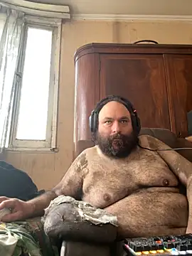 Snapshot of hairyhulk chatting on October 19, 2025, 8:22 pm hairyhulk online show from October 19, 2025, 8:22 pm