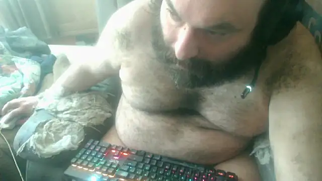 Snapshot of hairyhulk chatting on December 22, 2025, 5:35 pm hairyhulk online show from December 22, 2025, 5:35 pm