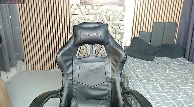 Lucyloore online show from February 17, 2025, 7:15 am