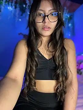 Lily candy X online show from May 6, 2026, 4:27 am