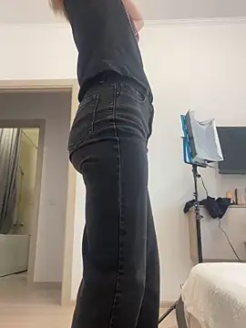 KateRedgar online show from September 26, 2025, 7:15 am