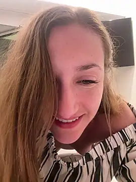 Snapshot of KateRedgar chatting on July 20, 2026, 8:44 pm KateRedgar online show from July 20, 2026, 8:44 pm