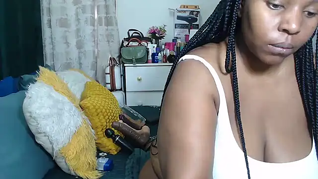 Snapshot of GaggingQueenxx chatting on June 6, 2026, 7:02 am GaggingQueenxx online show from June 6, 2026, 7:02 am
