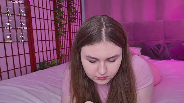 Mia  Peach online show from February 20, 2025, 6:17 am