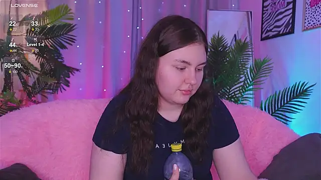 Mia  Peach online show from March 10, 2025, 1:45 am