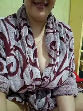 lamorbosa37 online show from May 3, 2026, 2:42 pm