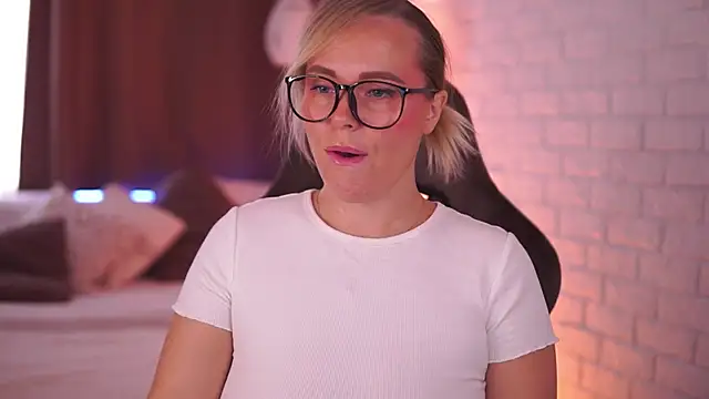 Charming Daphny online show from October 3, 2025, 5:42 am