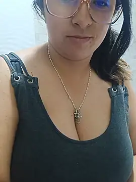 Angelinaandrade  online show from June 13, 2026, 1:25 am