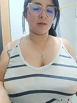  Angelinaandrade  online show from July 9, 2026, 1:17 am