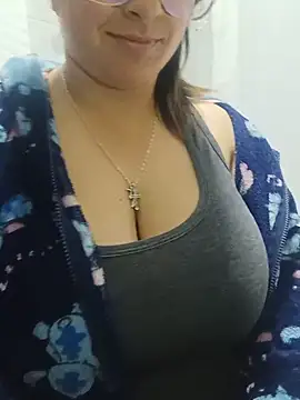  Angelinaandrade  online show from June 20, 2026, 1:10 am