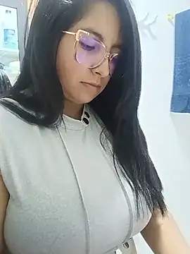  Angelinaandrade  online show from August 4, 2026, 12:59 am