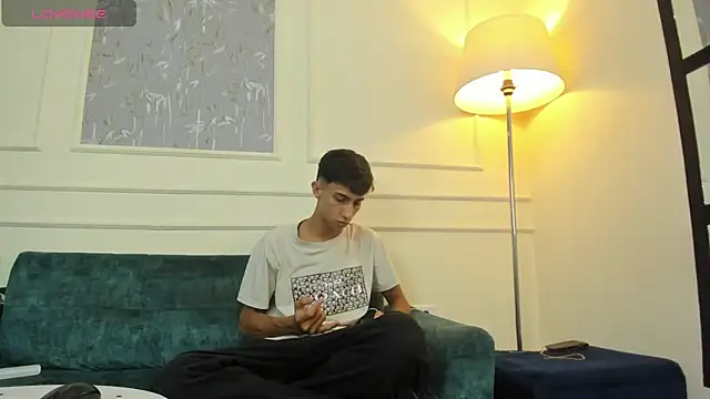 Snapshot of Lucian_Davi chatting on March 22, 2025, 3:41 am Lucian Davi online show from March 22, 2025, 3:41 am