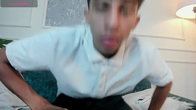 Snapshot of Lucian_Davi chatting on March 14, 2025, 4:10 am Lucian Davi online show from March 14, 2025, 4:10 am