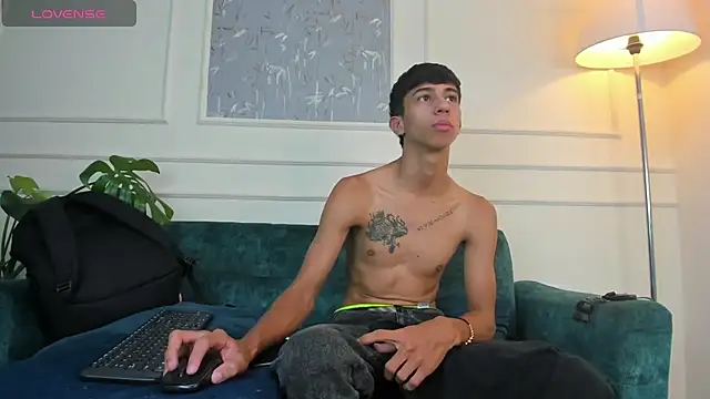 Snapshot of Lucian_Davi chatting on March 6, 2025, 12:19 pm Lucian Davi online show from March 6, 2025, 12:19 pm