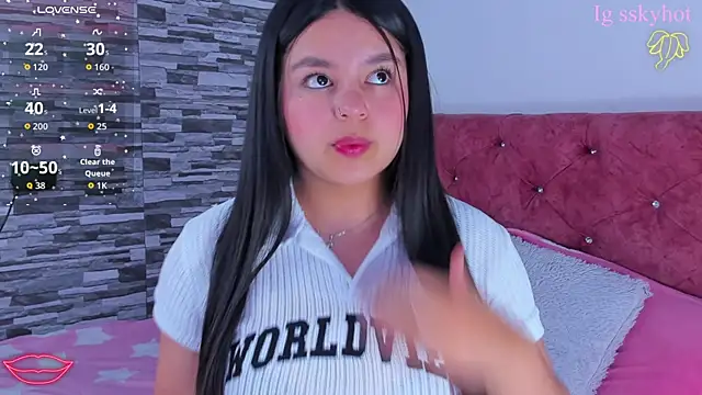 skyhotgirll online show from October 3, 2025, 4:36 am