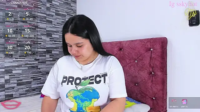 skyhotgirll online show from September 11, 2025, 2:11 am