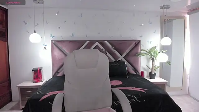  Antonnela  online show from December 19, 2025, 2:30 pm