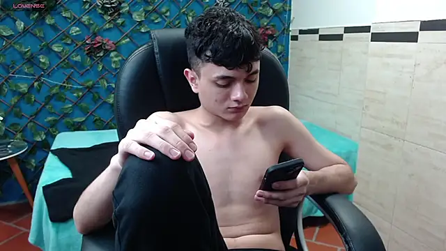 Waturox online show from March 21, 2025, 7:13 pm