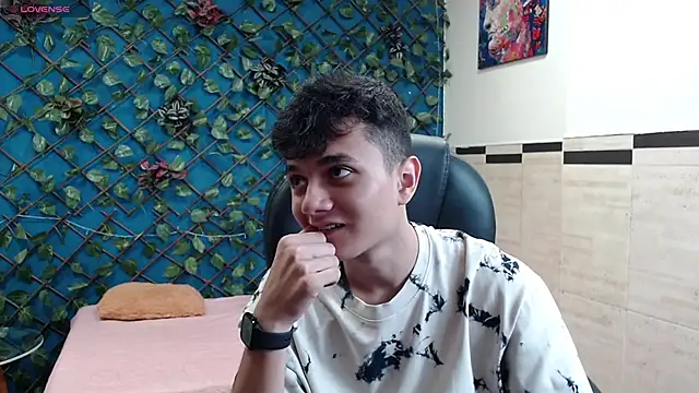 Waturox online show from November 8, 2025, 6:33 pm