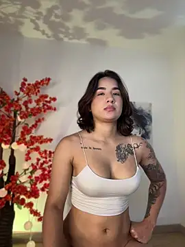 VictoriaHiill online show from April 30, 2026, 4:25 pm