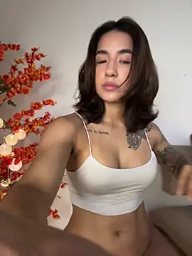 VictoriaHiill online show from June 21, 2026, 4:57 pm