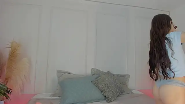 Mariapettit online show from June 12, 2026, 4:43 am
