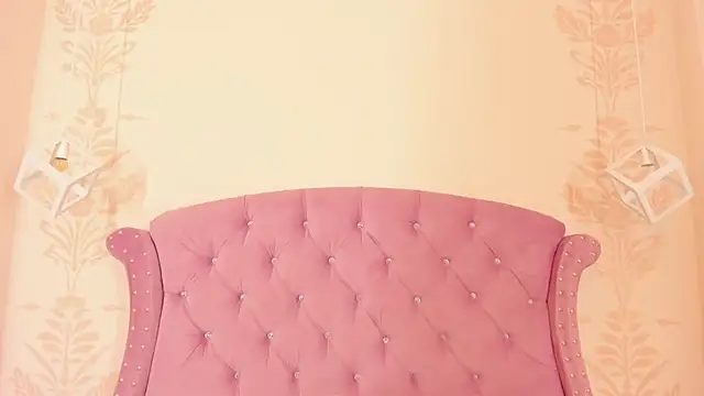 DaphneLloyd online show from October 17, 2025, 8:21 pm