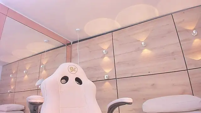 martina touss online show from October 14, 2025, 11:55 am