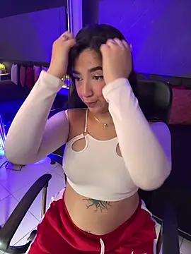 SaraaMills online show from May 9, 2026, 3:43 am