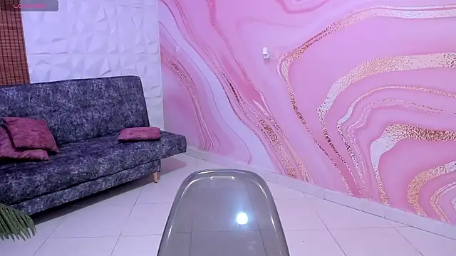 Snapshot of SaraaMills chatting on March 13, 2025, 7:50 pm SaraaMills online show from March 13, 2025, 7:50 pm