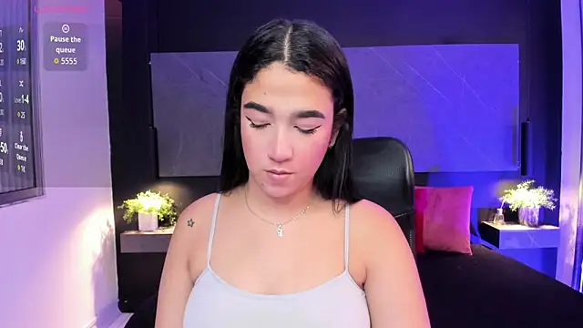 SaraaMills online show from May 20, 2026, 3:36 am