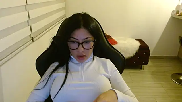 Charlotte cute18 online show from May 5, 2026, 2:25 am