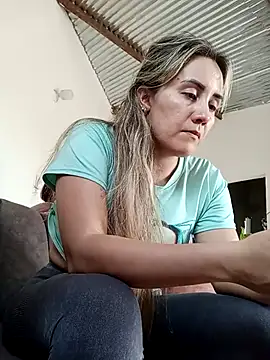 Isabel23zr online show from September 22, 2025, 9:54 pm