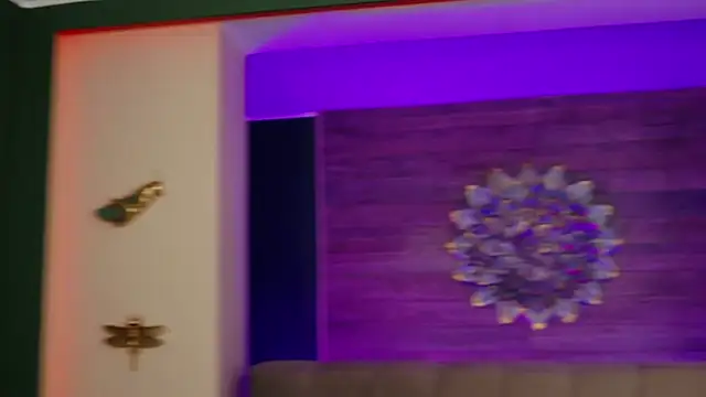 LoraDevine online show from September 25, 2025, 7:09 pm