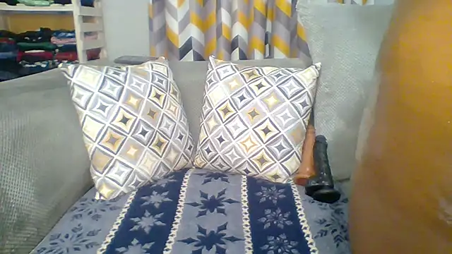 Petite 254 online show from October 13, 2025, 9:38 pm