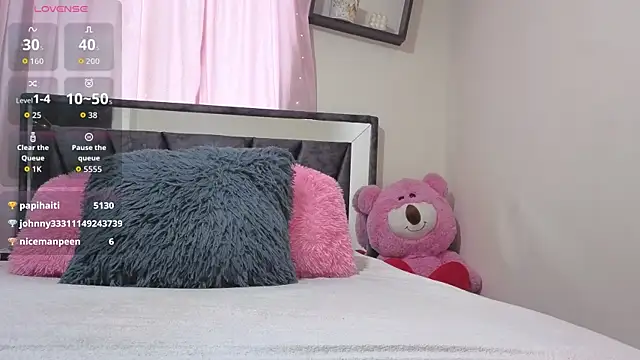 Hotsamantamature online show from November 26, 2025, 8:53 pm