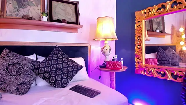 Hotsamantamature online show from March 11, 2025, 7:36 pm