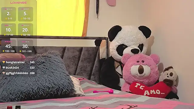 Hotsamantamature online show from September 30, 2025, 7:53 pm