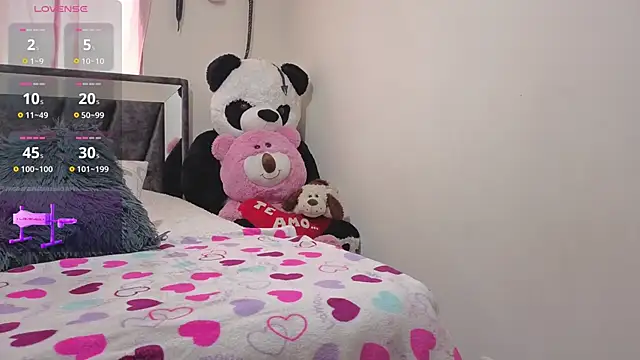 Hotsamantamature online show from October 14, 2025, 7:58 pm