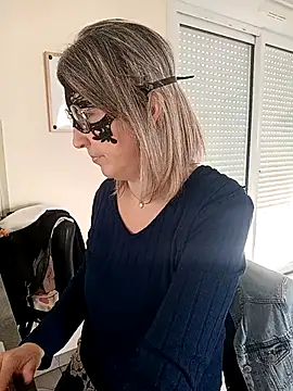 Rose Libertine online show from March 16, 2026, 8:40 am